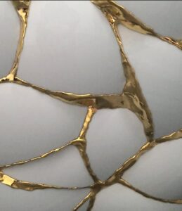 Red circle with three diagonal black lines on bottom left.